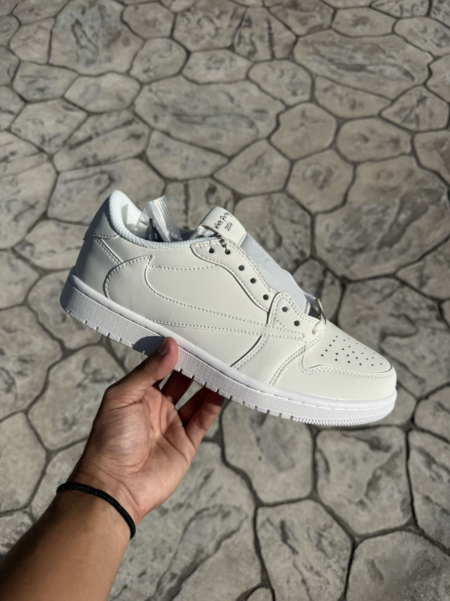 Jordan 1 Retro Low Swooshless Triple White