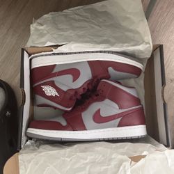 Air Jordan 1 Mids