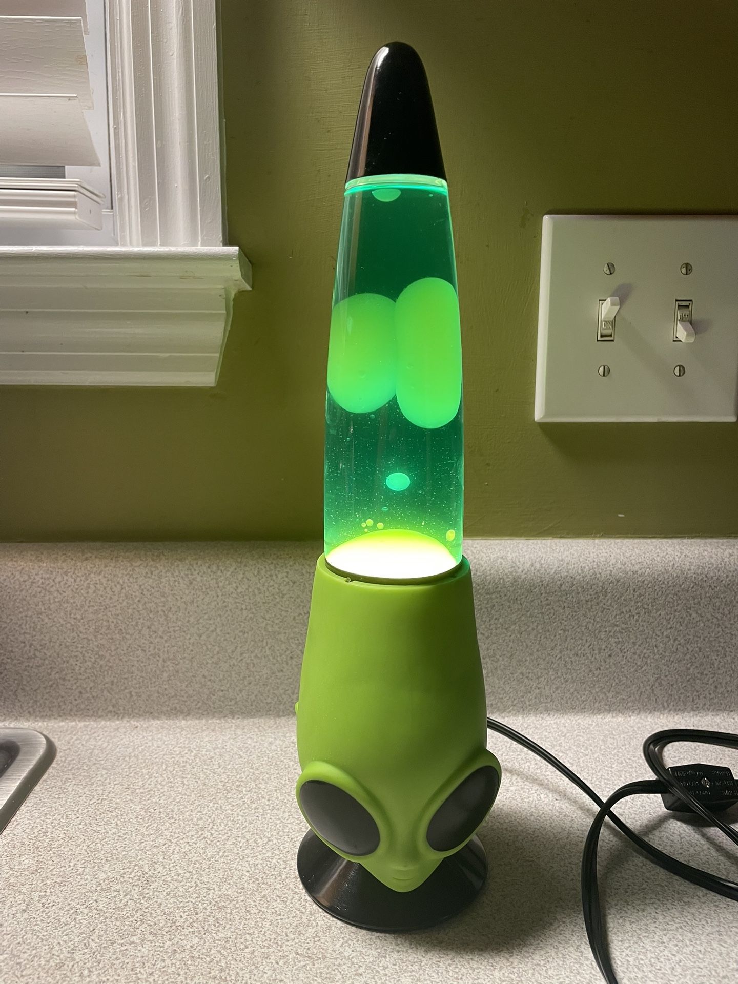 Rhode Island Novelty 13 Inch Alien Head Wax Motion Lamp