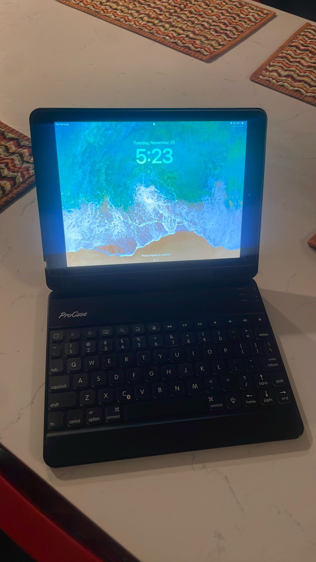 iPad 5th Generation 32GB Storage W/ Keyboard Case