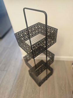$50 🎀 Decorative 3-tier metal storage organizer.