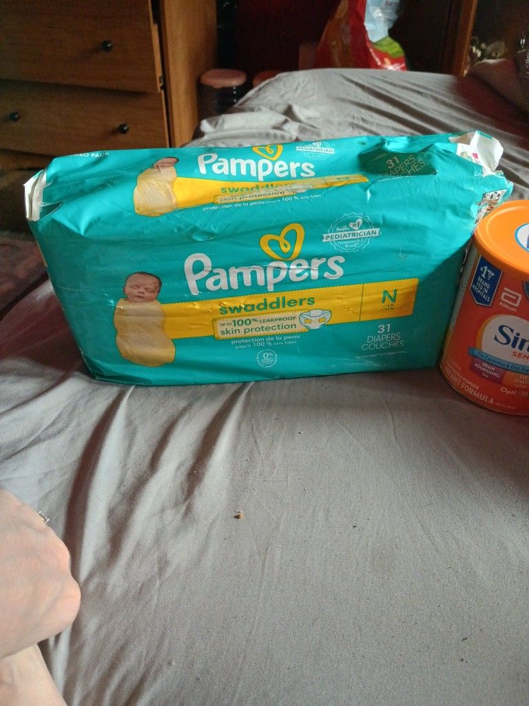 Size Newborn Pamper Swaddlers 