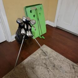 Gold Club Righty Set With Bag & Go Sports Battle Put Golf 11 Feet Putting Green With 2 Putters