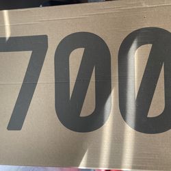 🔥 NEED GONE TODAY – Yeezy 700 Wave Runner 10.5 OG Box – $190 FIRM