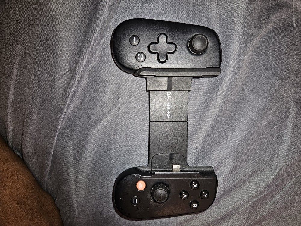 Backbone One Mobile Gaming Controller (Lightning – iPhone) - Excellent Condition