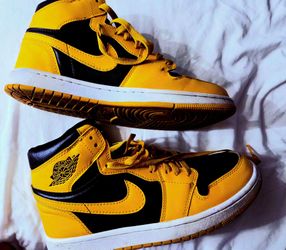 Jordan 1s size 8.5 mens /10 womens