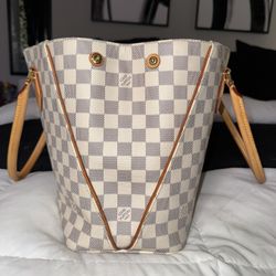 💕AUTHENTIC  LOUIS VUITTON PURSE 👛 💕 