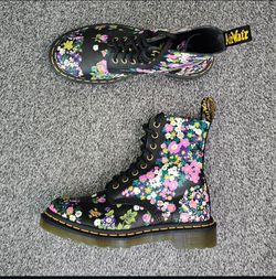 Dr. Martens Women's 1460 Pascal Floral Combat Boots Size 6