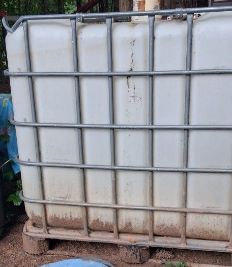 1000 liter 275 gallon tank