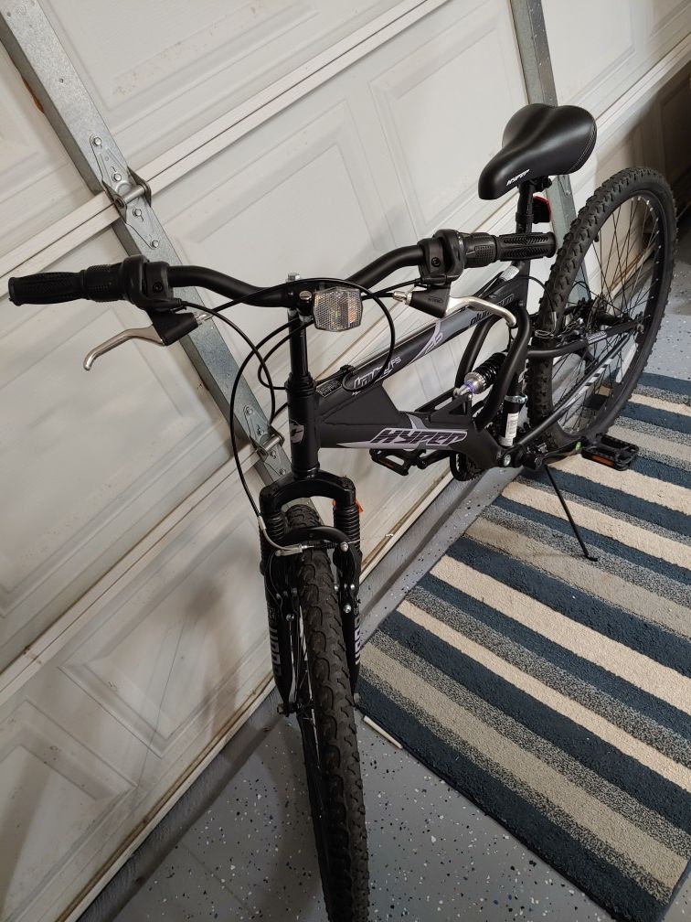hyper aluminum mountain bike