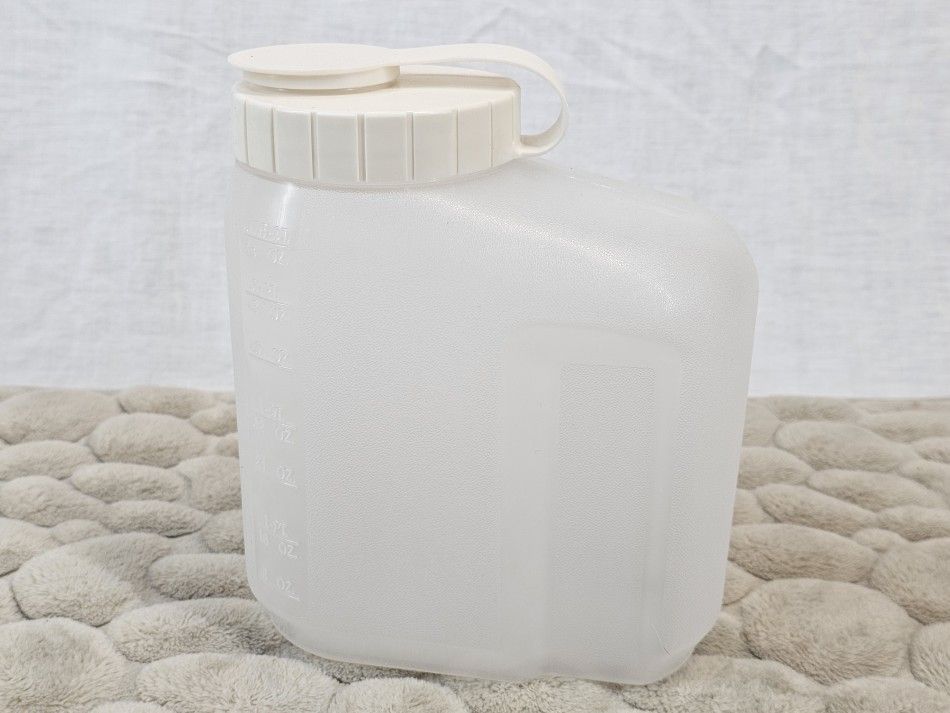 VTG RUBBERMAID SERVIN' SAVER 1.75 QT w/SCREW ON SNAP LID
