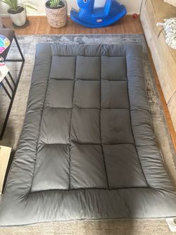 Large Gray Tufted Floor Mat
