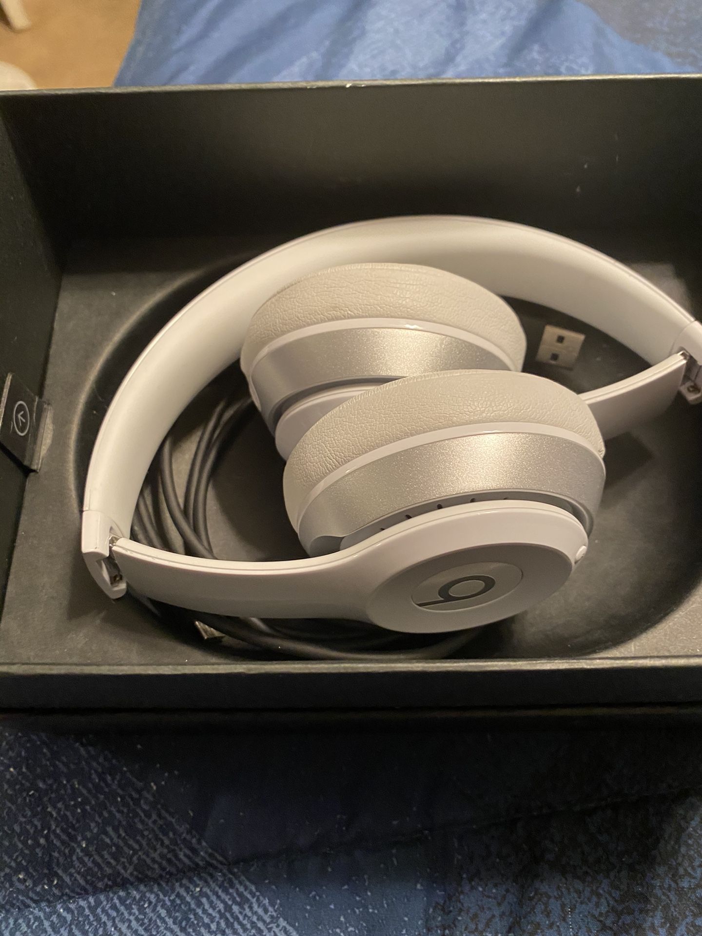 Beats solo 3 White silver New in box