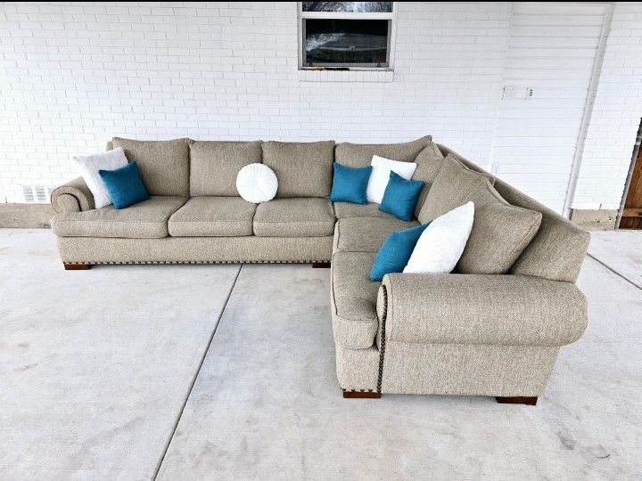 Sectional Couch Great Condition Super Clean And Comfy