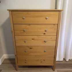 Natural Grain Wood 5-Drawer Dresser