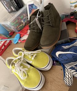 Boys shoes size 3y only free with a purchase