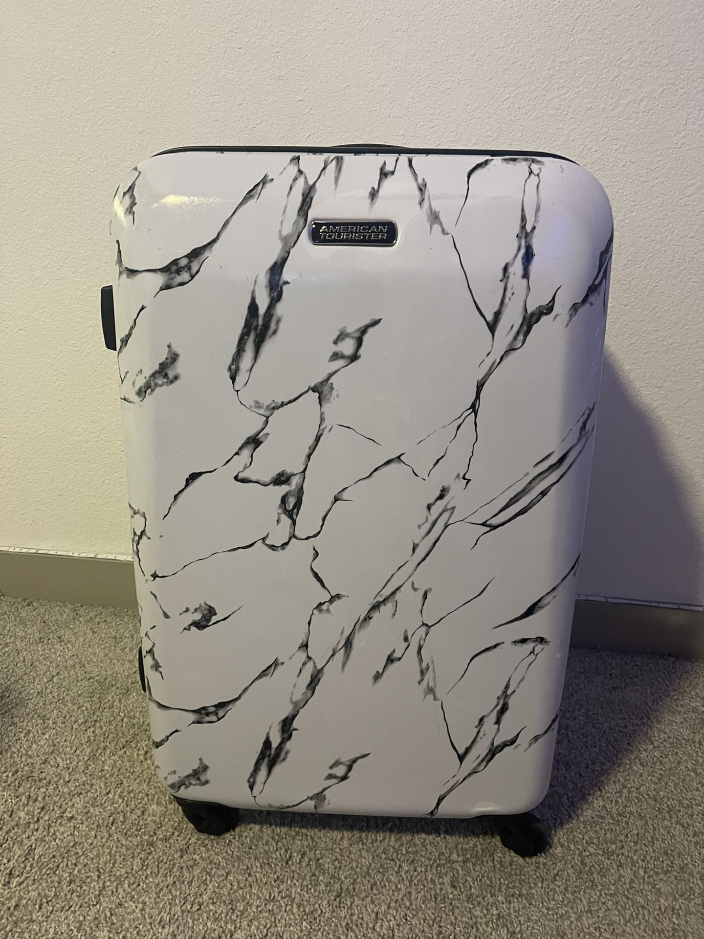 American Tourister Moonlight Hardside Expandable Luggage with Spinner Wheels, Marble, Checked-Medium 24-Inch