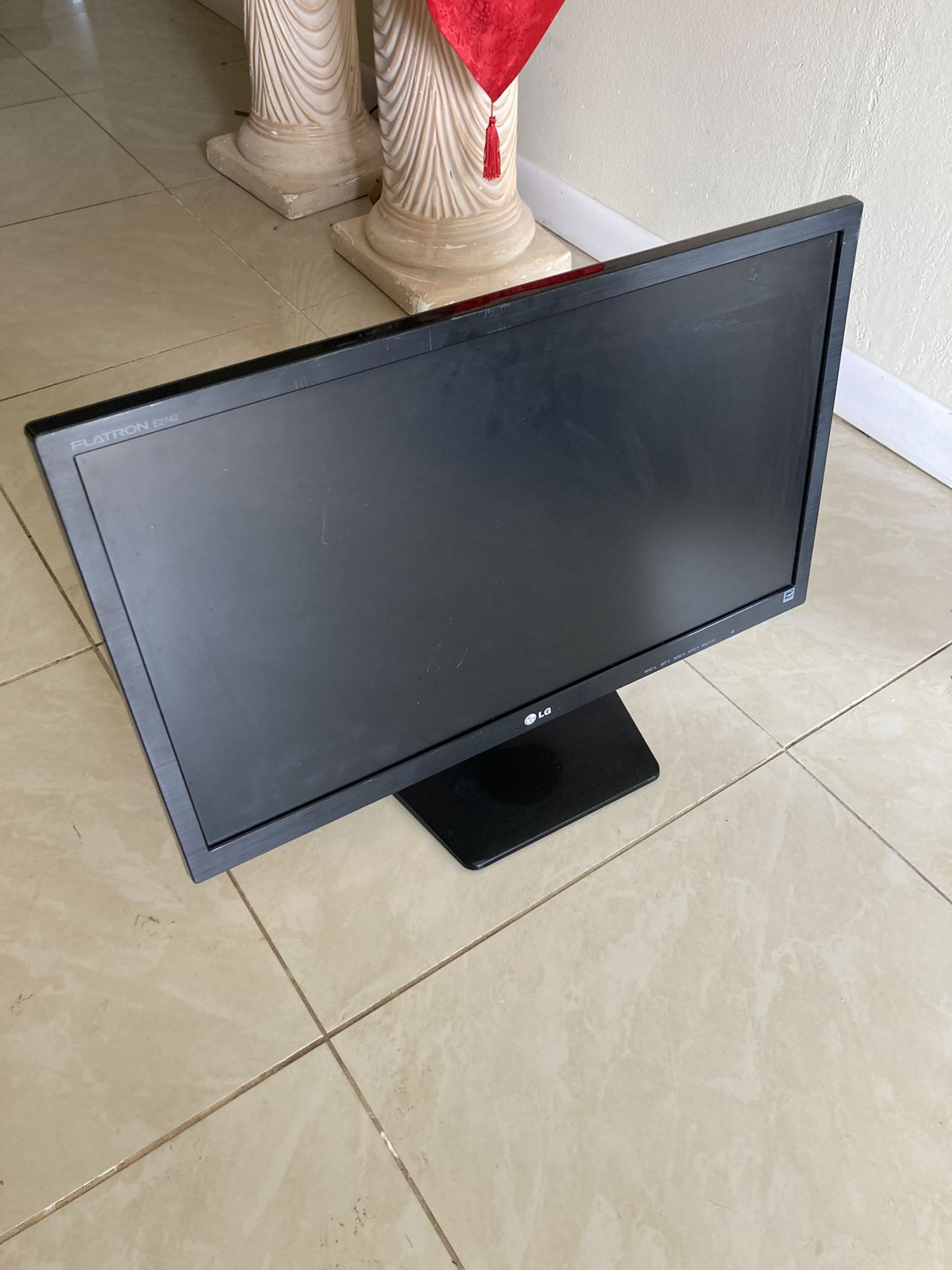 27” LG Computer Monitor