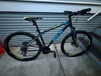 GT Men's Aggressor Pro Mountain Bike Medium Frame