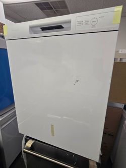 New Hotpoint White Dishwasher