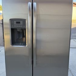 REFRIGERATOR GE STAINLESS STEEL 
