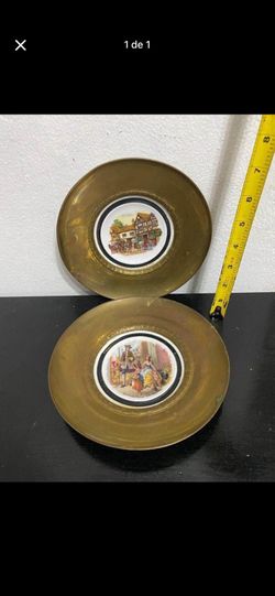 PAREJA DE PLATOS ANTIGUO DE BRONCE Y PORCELANA FILETEADA
