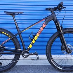 2021 TREK ROSCOE 8 HARDTAIL 27.5" PLUS TIRE HARDTAIL TRAIL BIKE SIZE MEDIUM