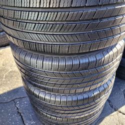 225/65/17 Vendo Un Set De Llantas Michelin En Muy Buenas Condiciones De Vida Las 4 🤩✅🏁