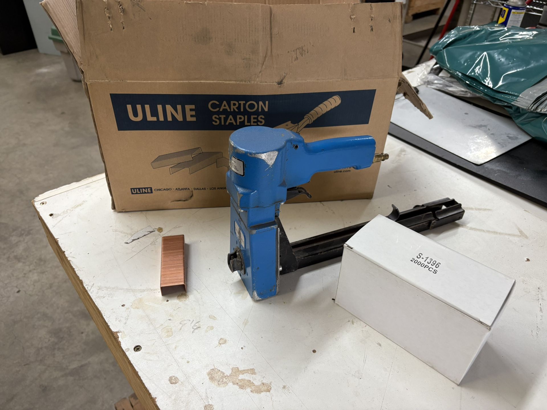 Carton Staple Gun And Staples
