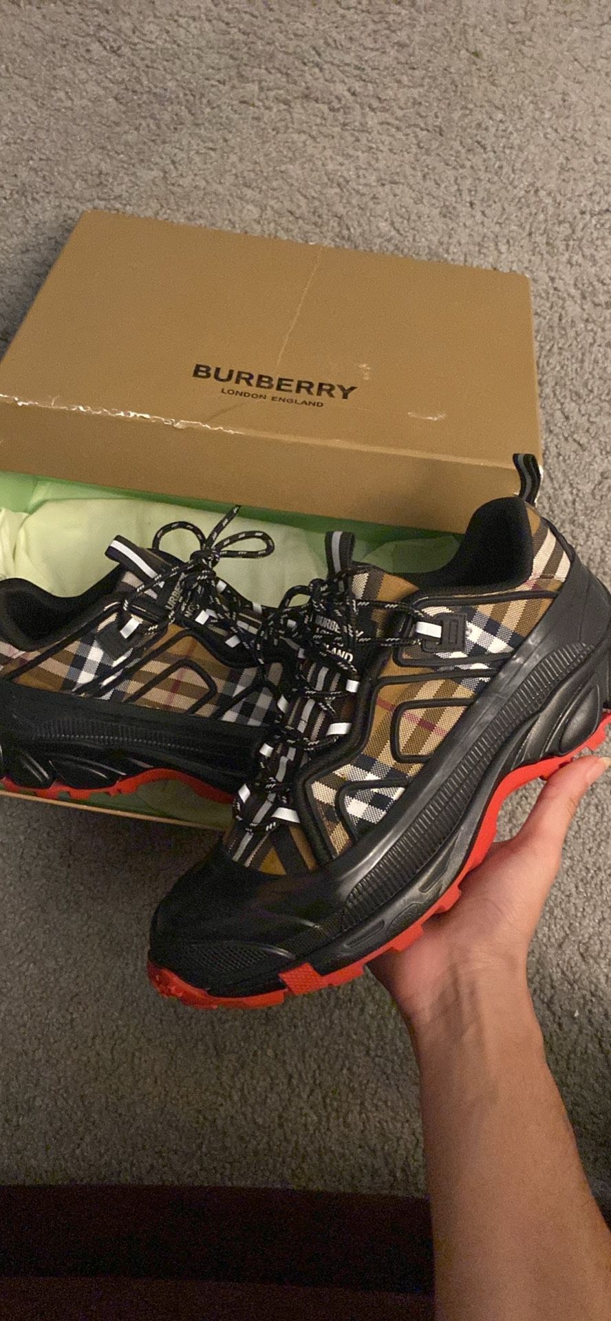 Burberry Low Top Size 10