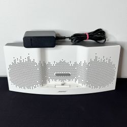 Like New Bose Sound dock XT With Aux Works With iPhones 