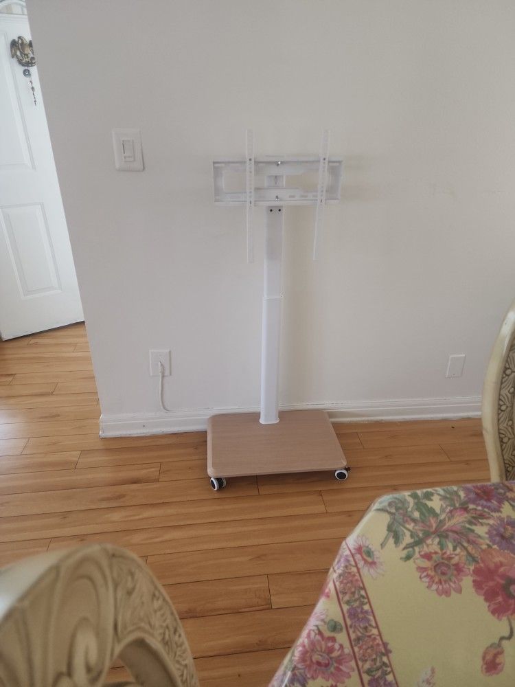 TVON Rolling TV Stand for 32 to 65 to 70 Inch