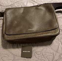 Messenger Bag, Michael Kors.