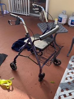 Sitting walker with brakes and Basket
