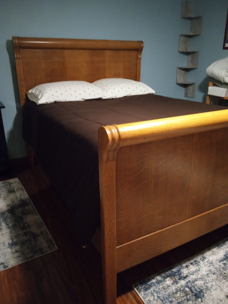 Sleigh Bed
