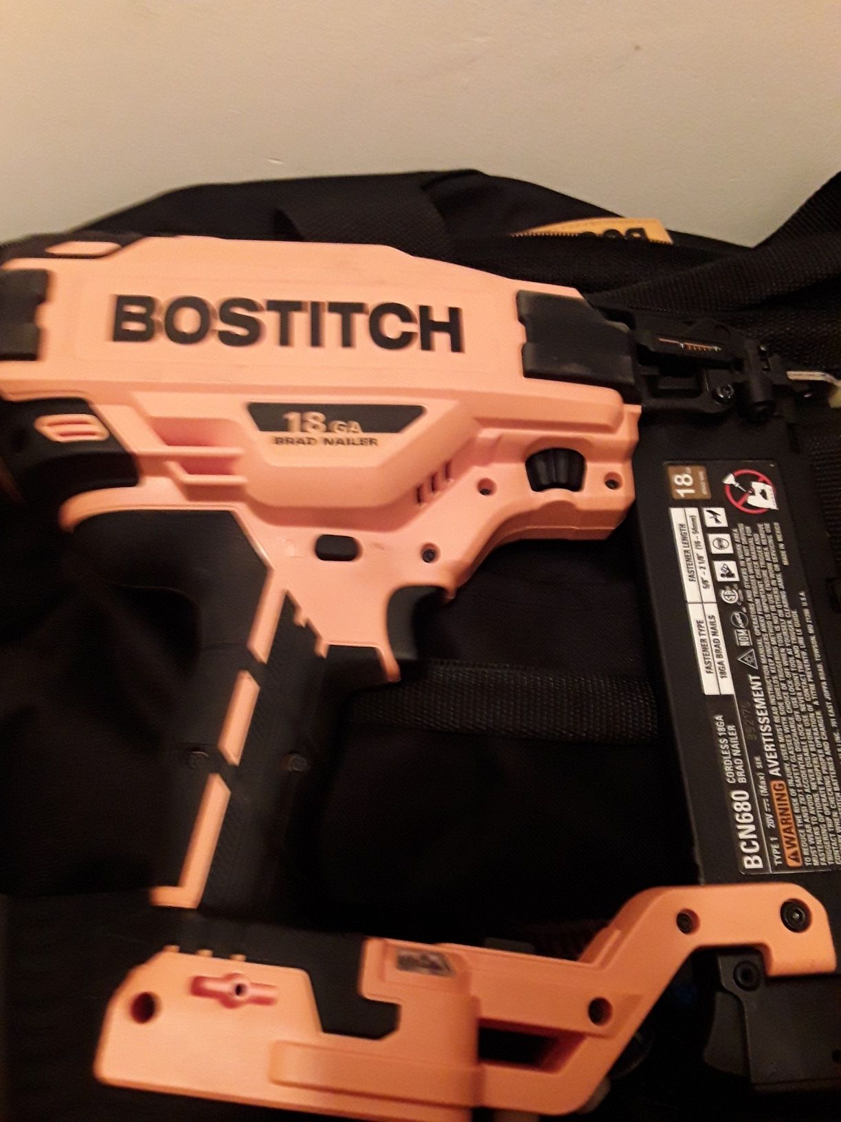 Bositich 20v brushless. 18 gage brad Nailer