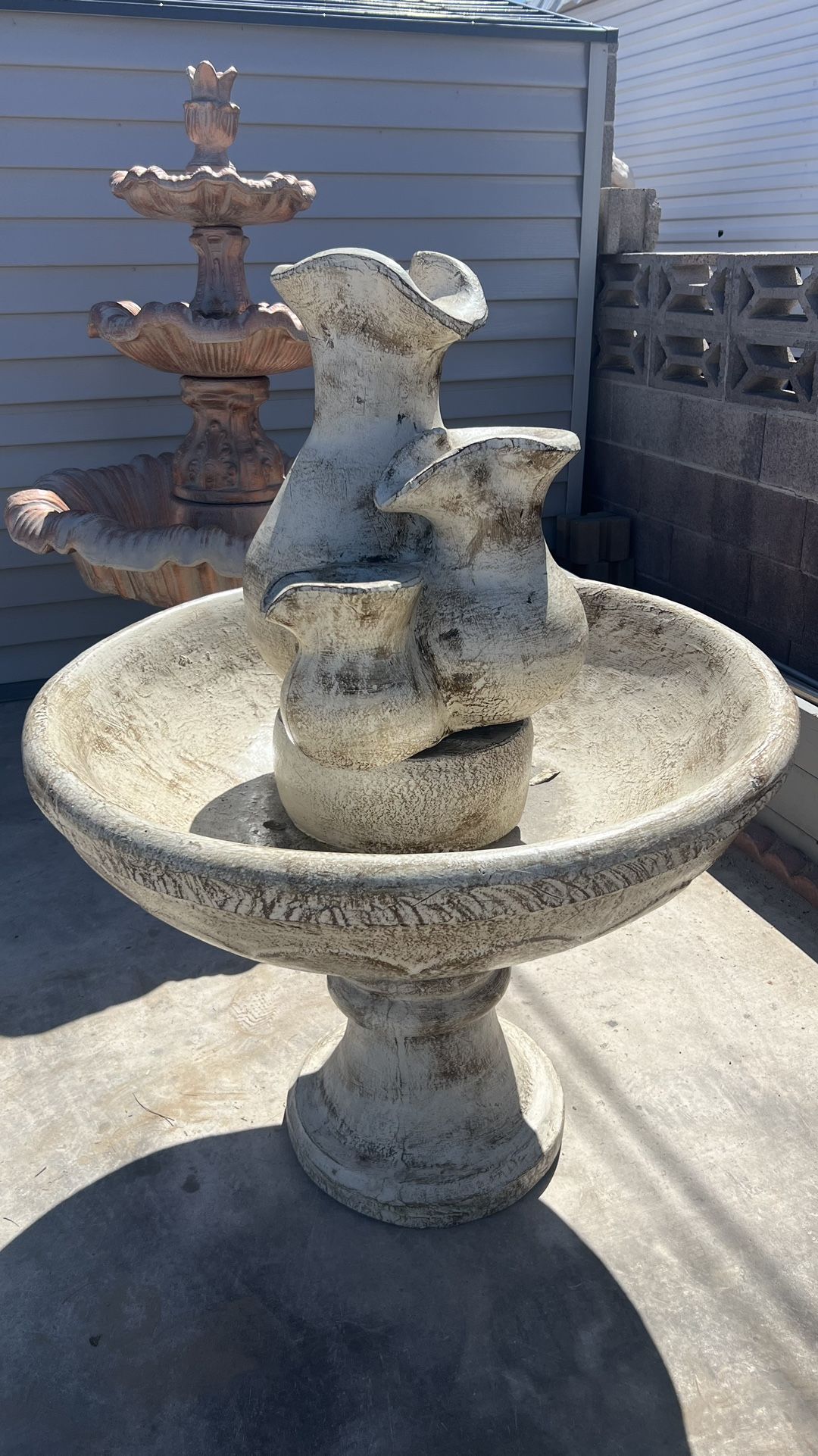 Beautiful 5 Feet Tall Fountain cement..!!!