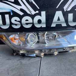 Toyota Highlander Right Passenger Headlight Oem