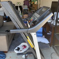 Treadmill- Golds Gym