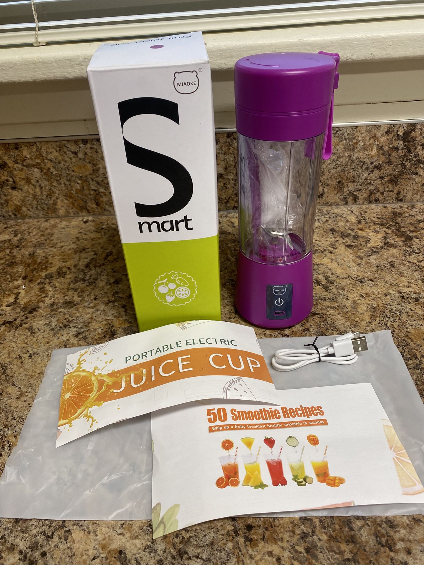 MIAOKE Portable Blender, Personal Mini Juice, USB Rchargeable Juicer Cup with Six Blades in 3D, Smoothie Blender Home/Office/Outdoors