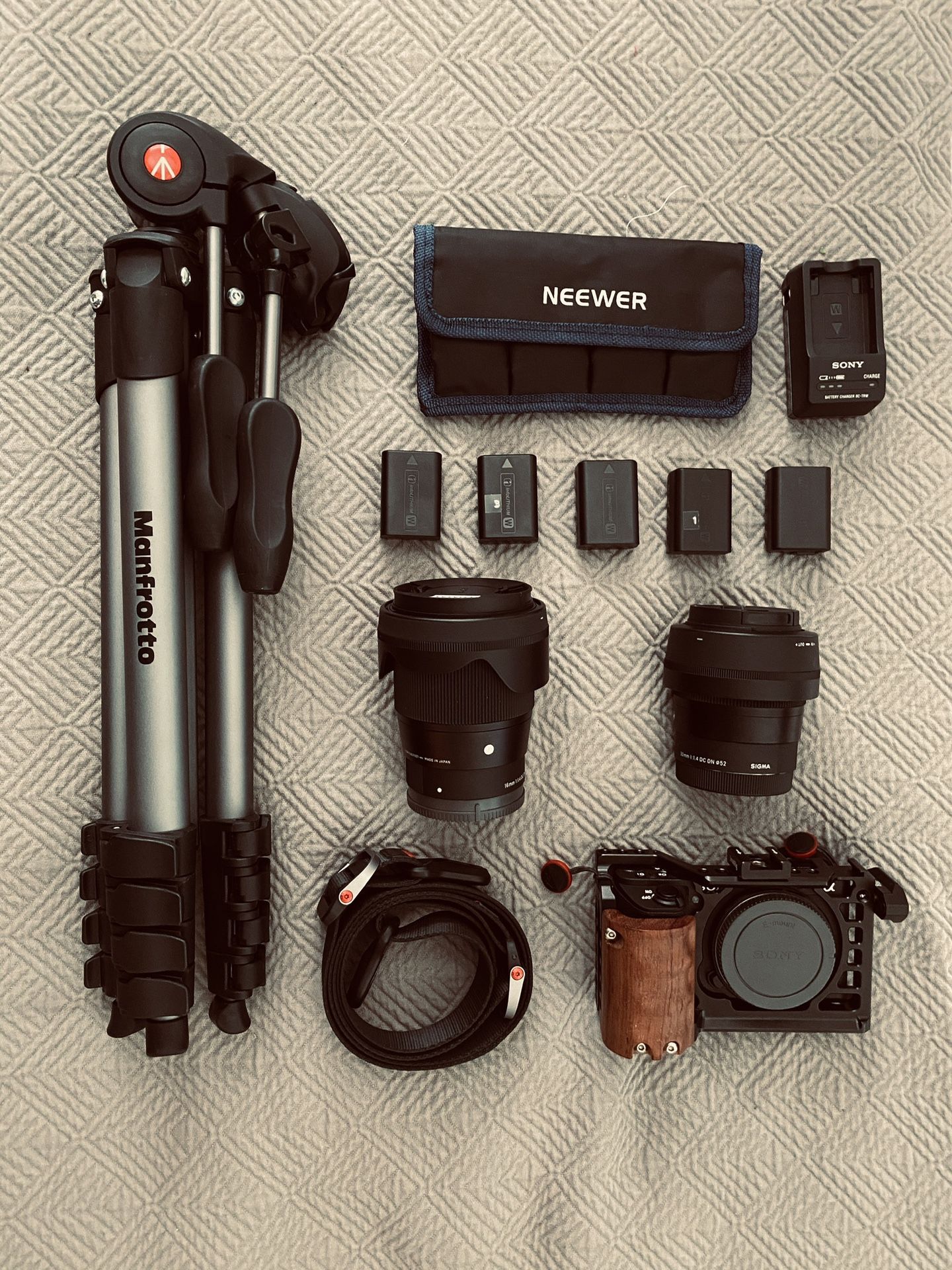 Sony 6500 Camera Kit ( No lenses)