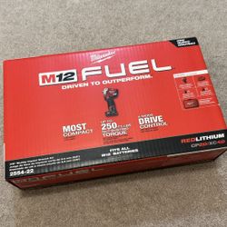 Milwaukee 3/8 Stubby Impact Kit 