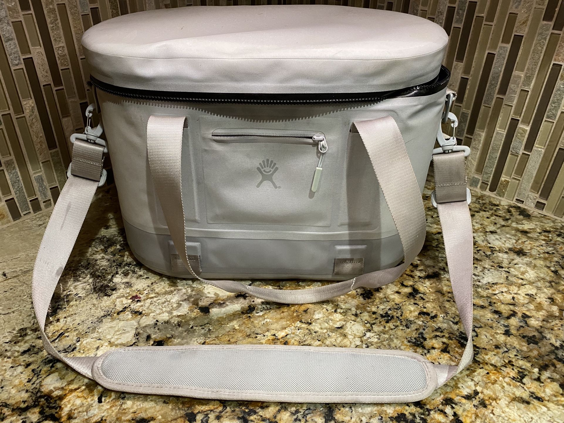 Hydro Flask 20 L Carry Out Soft Cooler