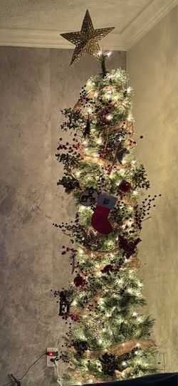 Christmas tree with no ornaments (pre lit)