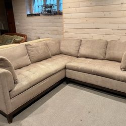 Pearson 2-Piece Sectional in Good Condition 