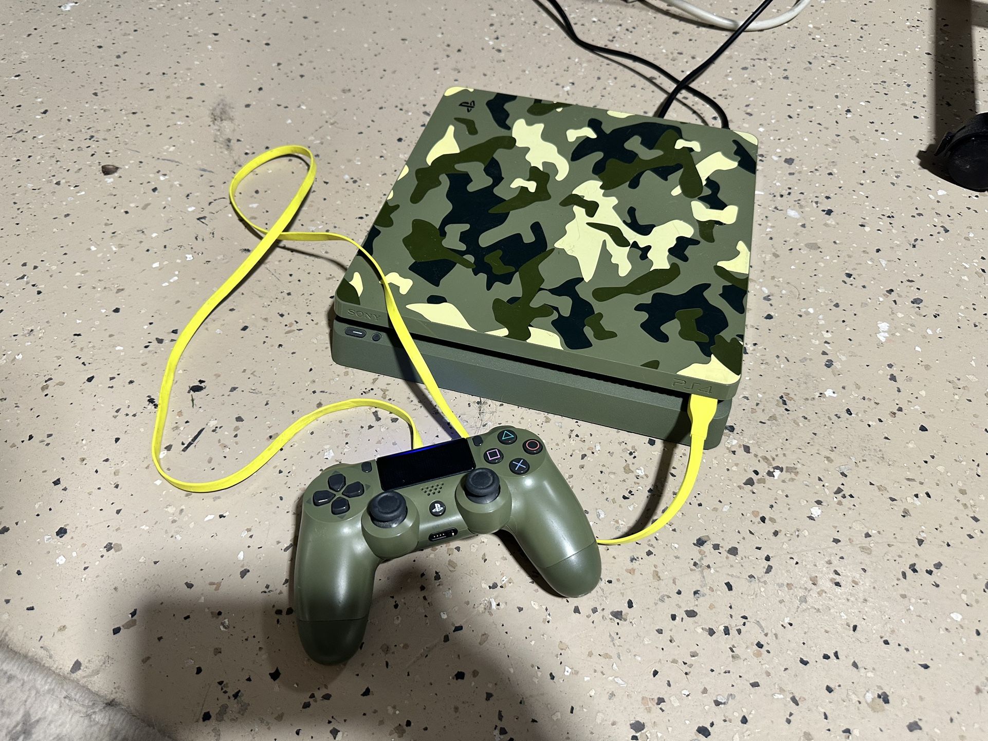 PS4 with games (Limited Edition Call Of Duty Camo)