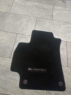 Tapetes originales para un Hyundai Elantra del 2021 en adelante