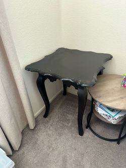 Side table entry table