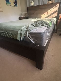 Ashley Queen Bed With Mattress 