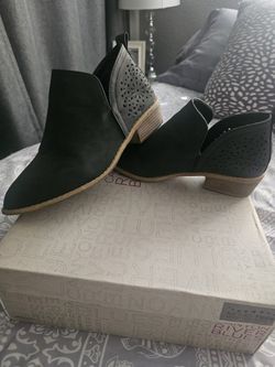 Stylish Shoe Boots, Size 8